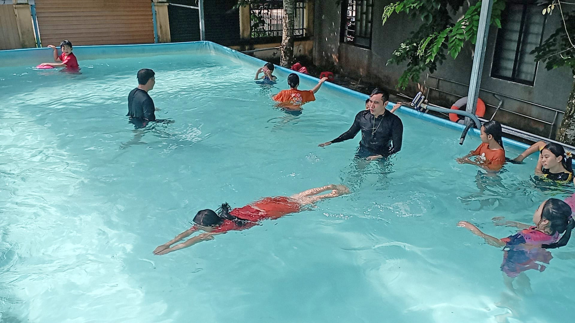 Các đơn vị trên địa bàn huyện Cát Tiên đẩy mạnh dạy bơi cho các em thiếu nhi trong dịp hè