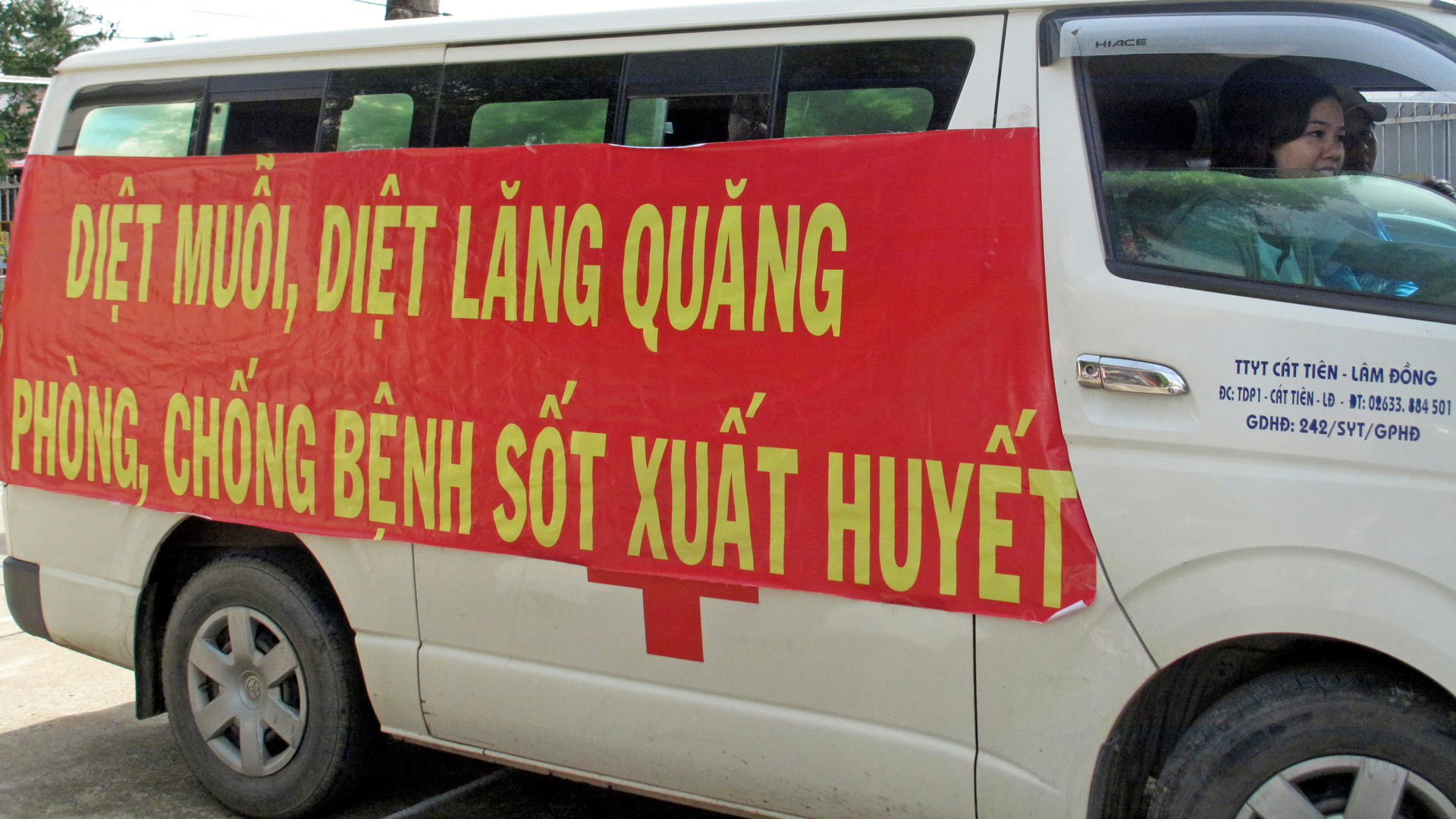 Xe loa lưu động tuyên truyền, vận động Nhân dân phòng, chống SXH tại Cát Tiên