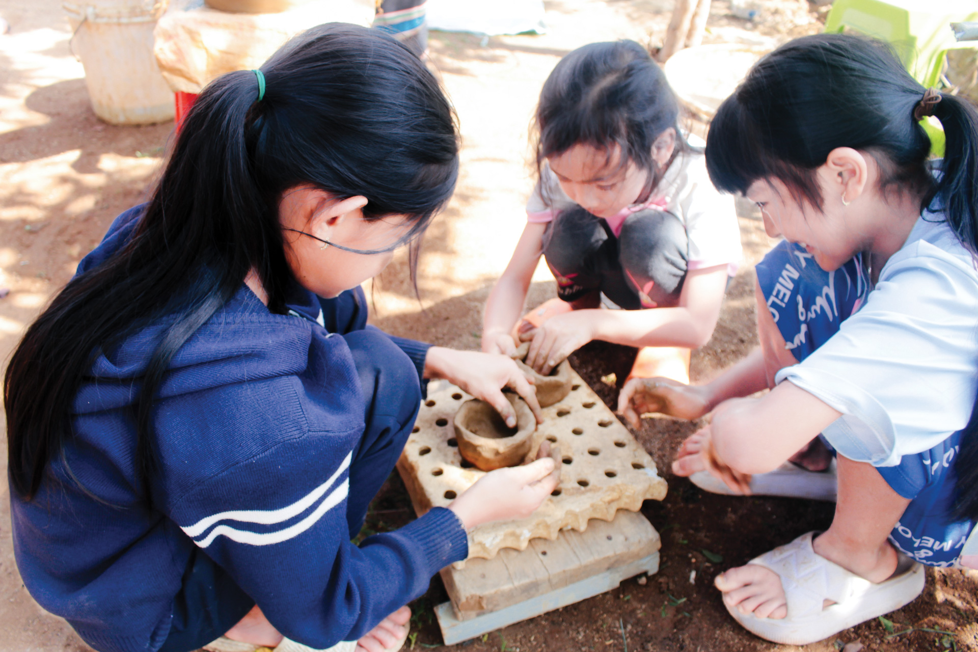 Lớp truyền dạy đã tạo ra môi trường cho lớp trẻ tiếp thu nghề truyền thống