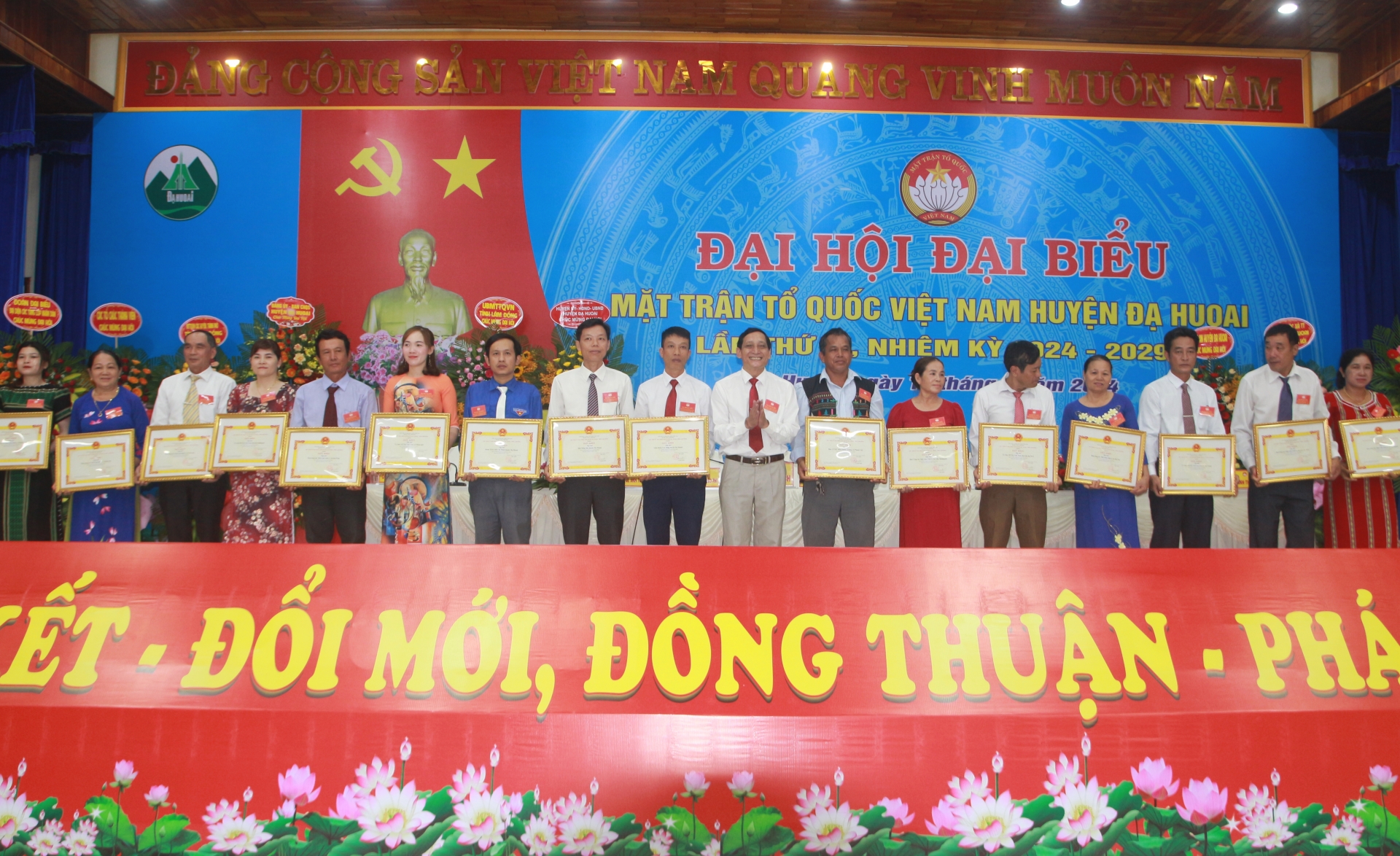 trao tập thể