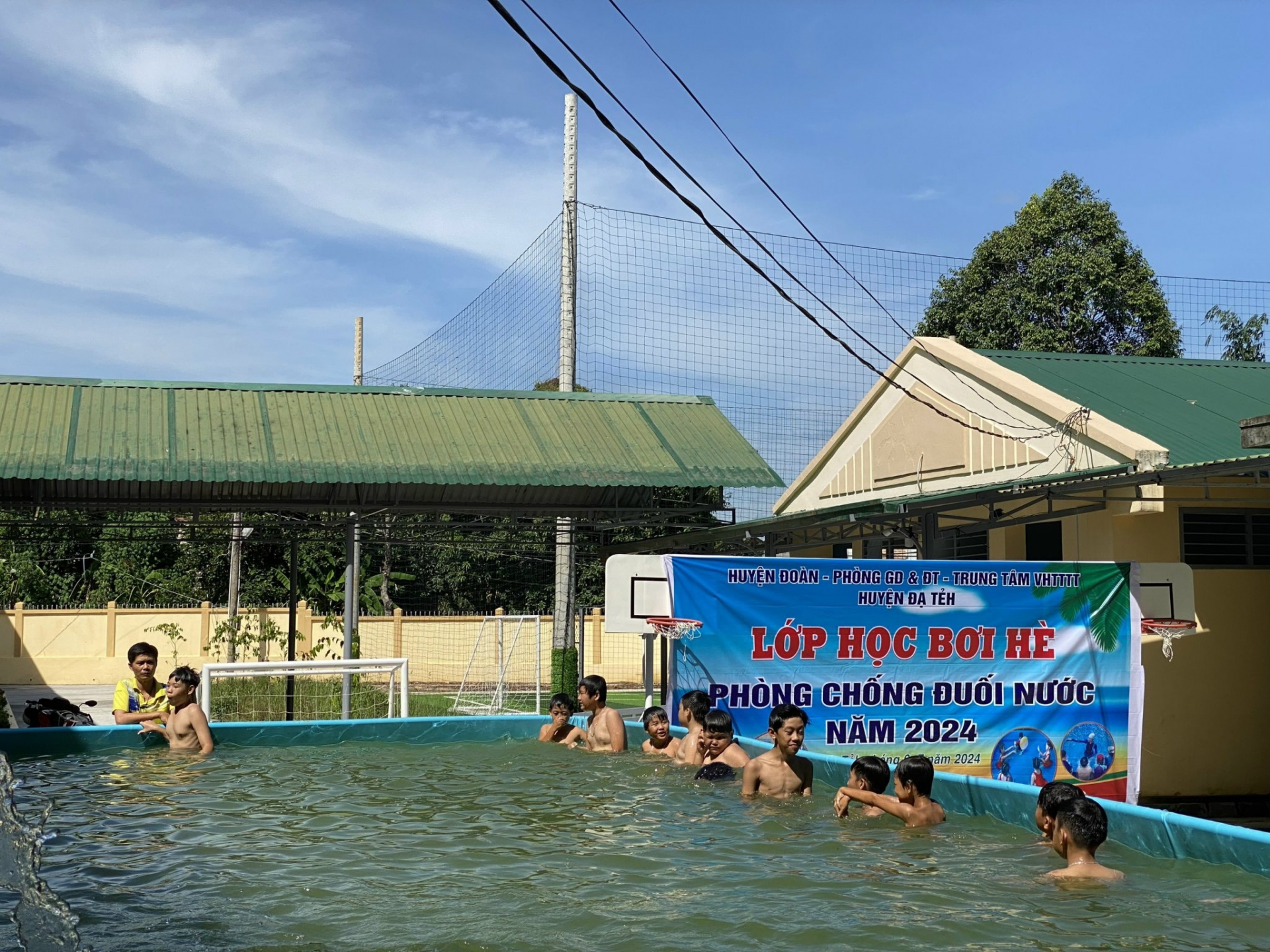 Đạ Tẻh: Tổ chức lớp học bơi hè miễn phí dành cho thiếu nhi