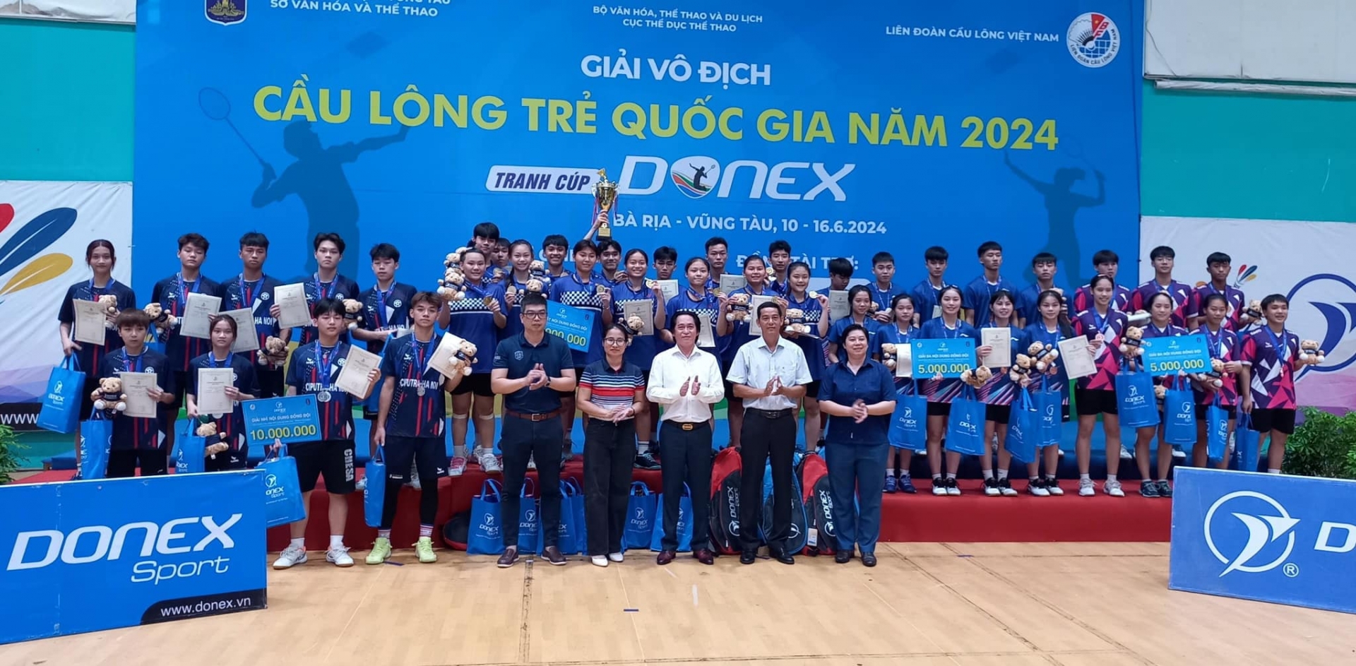 Đội tuyển Cầu lông Lâm Đồng giành HCĐ nội dung đồng đội hỗn hợp. 