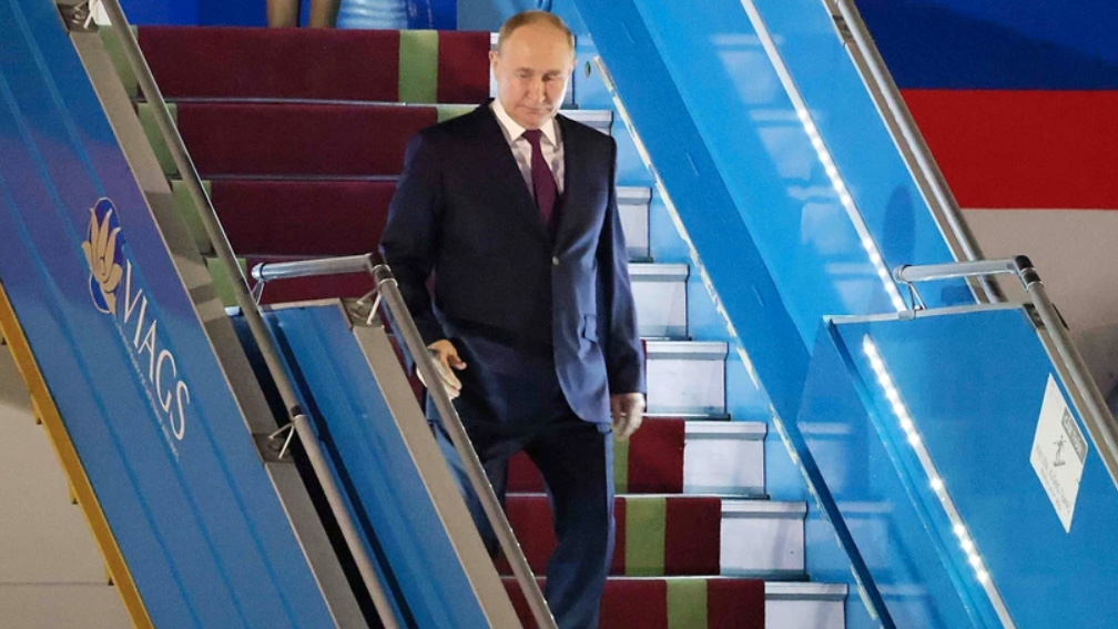 Tổng thống Liên bang Nga Vladimir Putin đến Sân bay Quốc tế Nội Bài