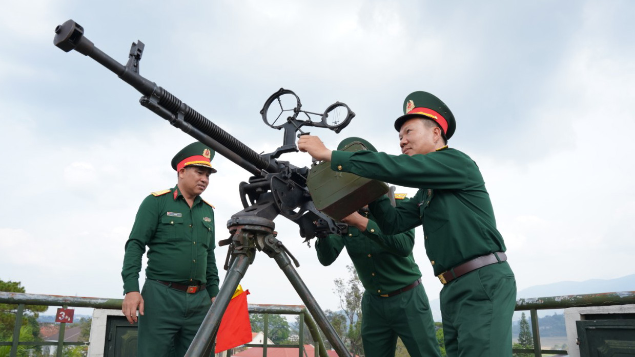Huyện Di Linh chú trọng xây dựng lực lượng vũ trang vững mạnh toàn diện, phục vụ cho công 
tác xây dựng KVPT tại địa phương