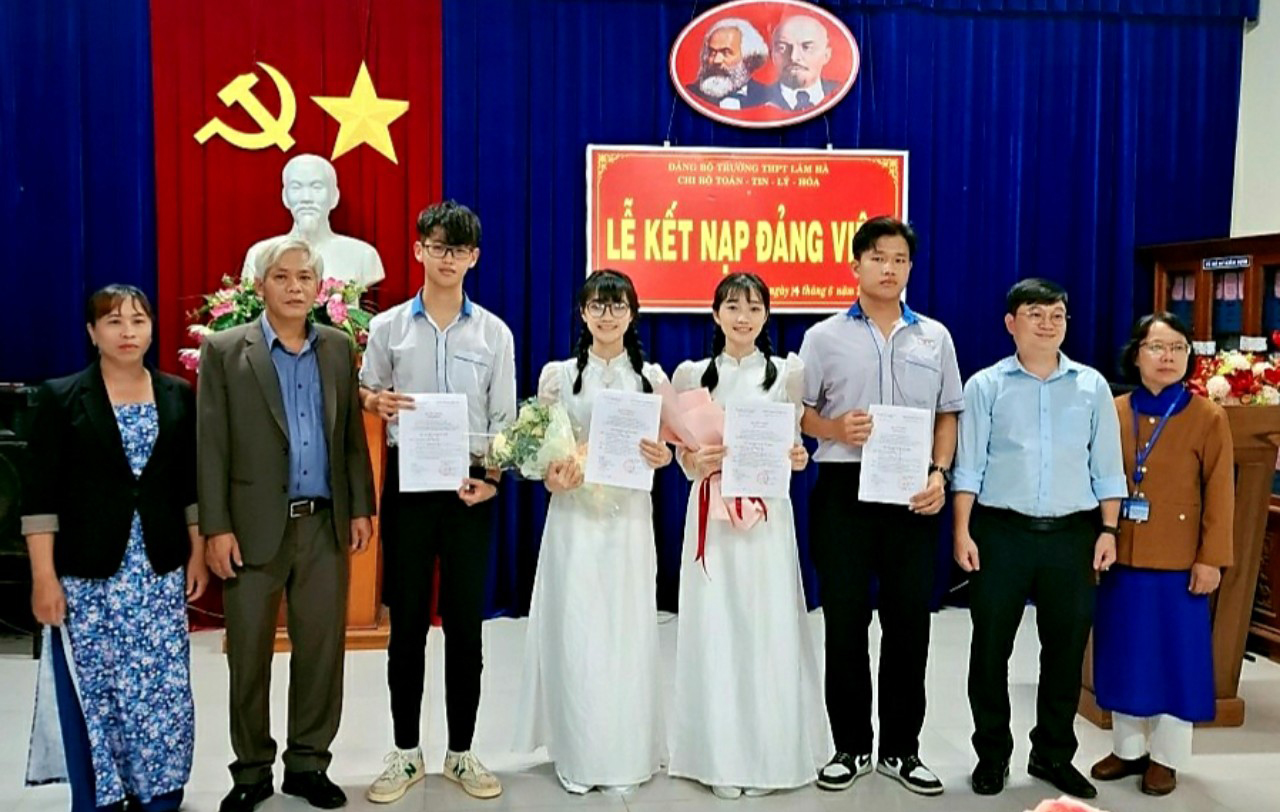 Lâm Hà: Kết nạp đảng viên cho 4 học sinh