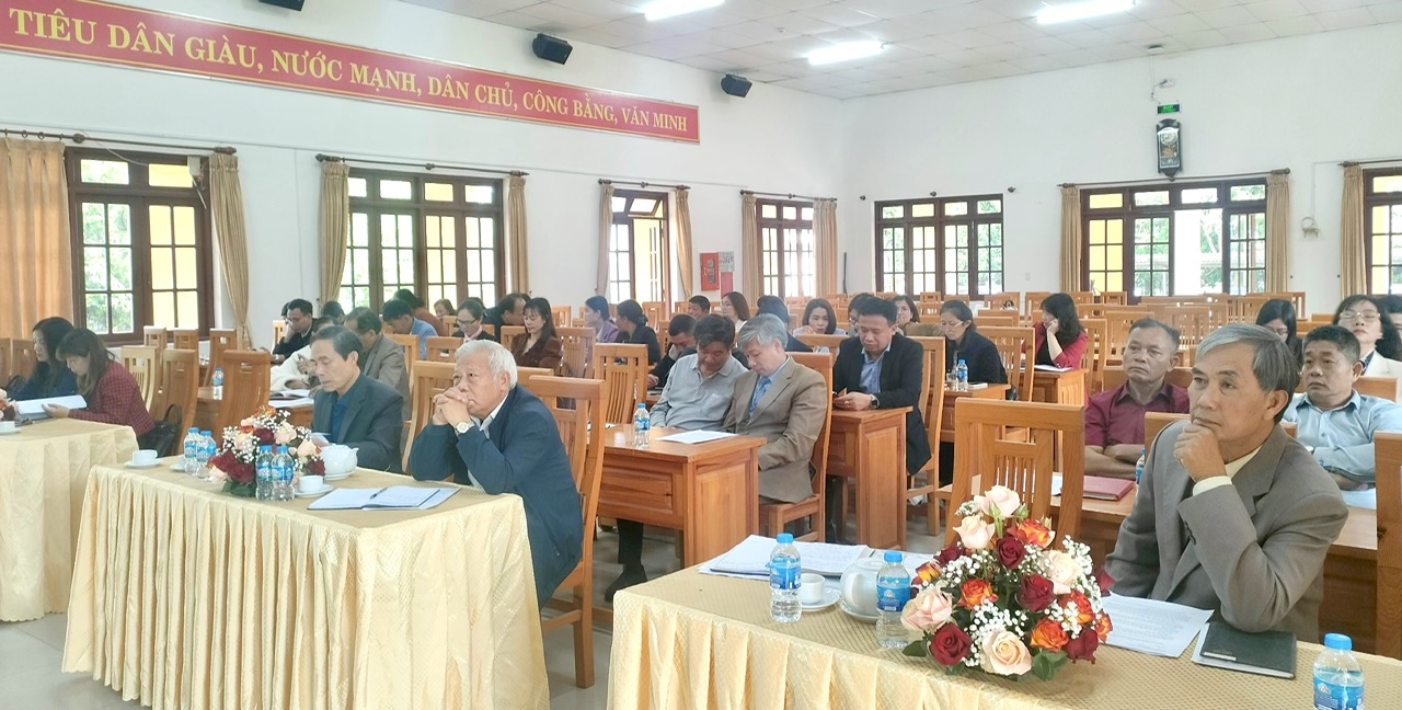 Các đại biểu tham dự hội nghị tại huyện Lạc Dương