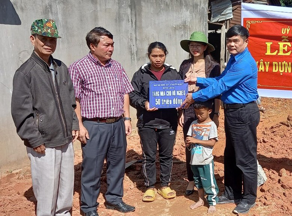Tăng cường sự lãnh đạo của Đảng trong công tác giảm nghèo tại Phú Sơn