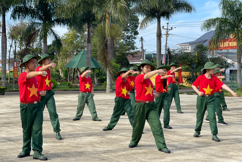 100 chiến sĩ nhí tham gia Học kỳ quân đội