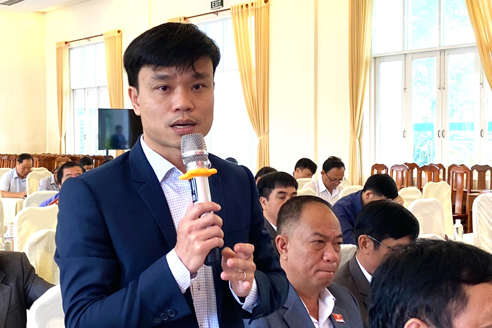 Đại biểu HĐND huyện Bảo Lâm chất vấn những vấn đề mà cử tri quan tâm
