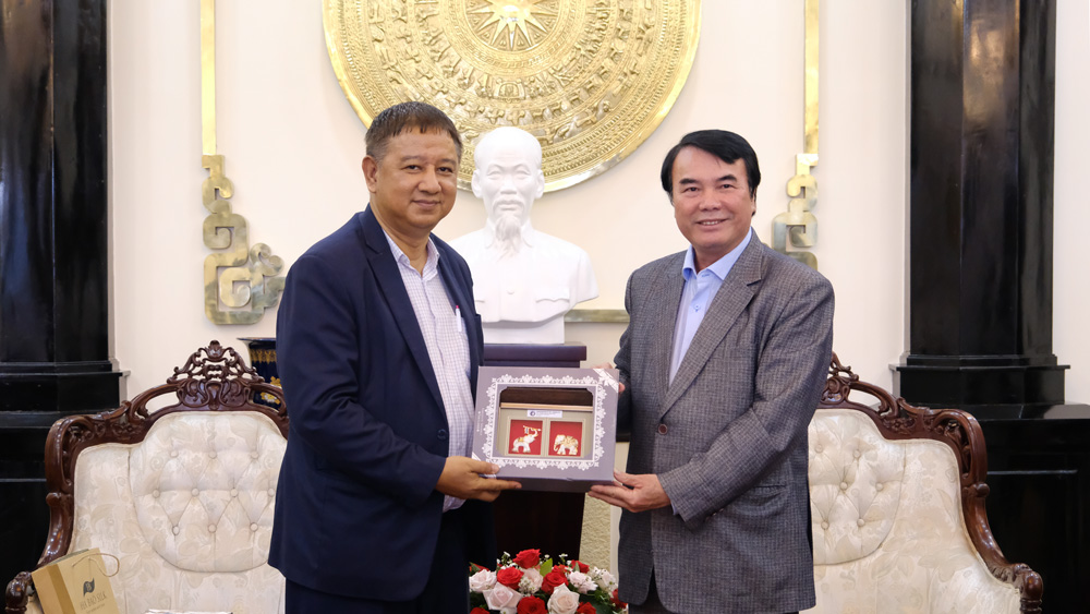 Phó Chủ tịch UBND tỉnh Lâm Đồng Phạm S tiếp xã giao Liên đoàn các nhà báo Thái Lan