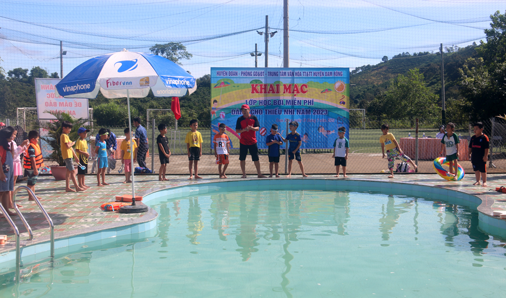 Đam Rông mở 7 lớp học bơi miễn phí cho các em thiếu nhi