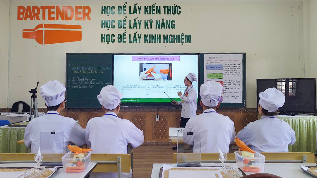 Các nhà giáo trình diễn bài giảng tại Hội giảng nhà giáo giáo dục nghề nghiệp 
do Sở Lao động - Thương binh và Xã hội tổ chức
