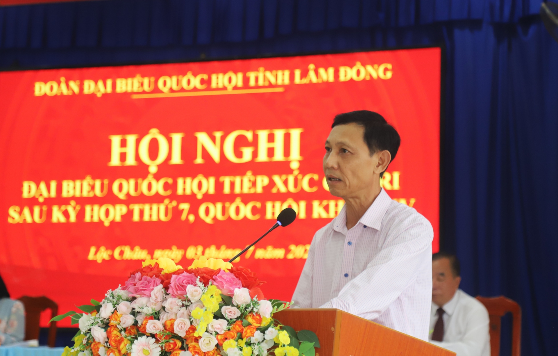 Ông Vũ Văn Vân - Chủ tịch UBND xã Lộc Châu tiếp thu, giải trình kiến nghị của cử tri thuộc thẩm quyền