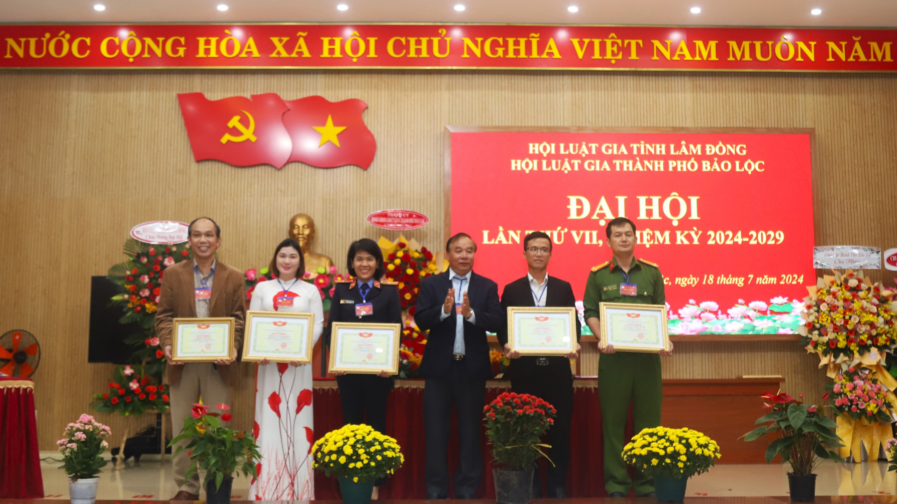Trao khen thưởng của Ủy ban MTTQ Việt Nam thành phố cho các tập thể, cá nhân
