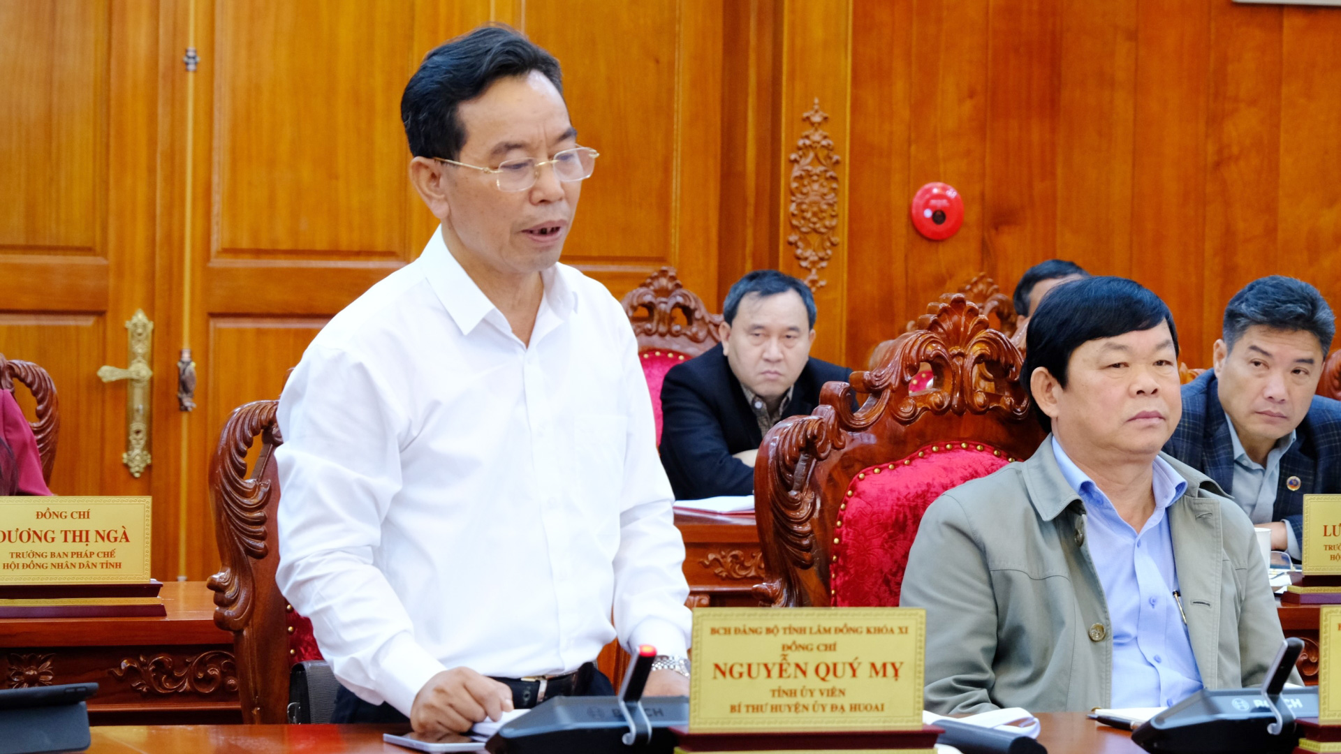 Bí thư Huyện ủy Đạ Huoai Nguyễn Quý Mỵ báo cáo tình hình thực hiện nhiệm vụ tại địa phương