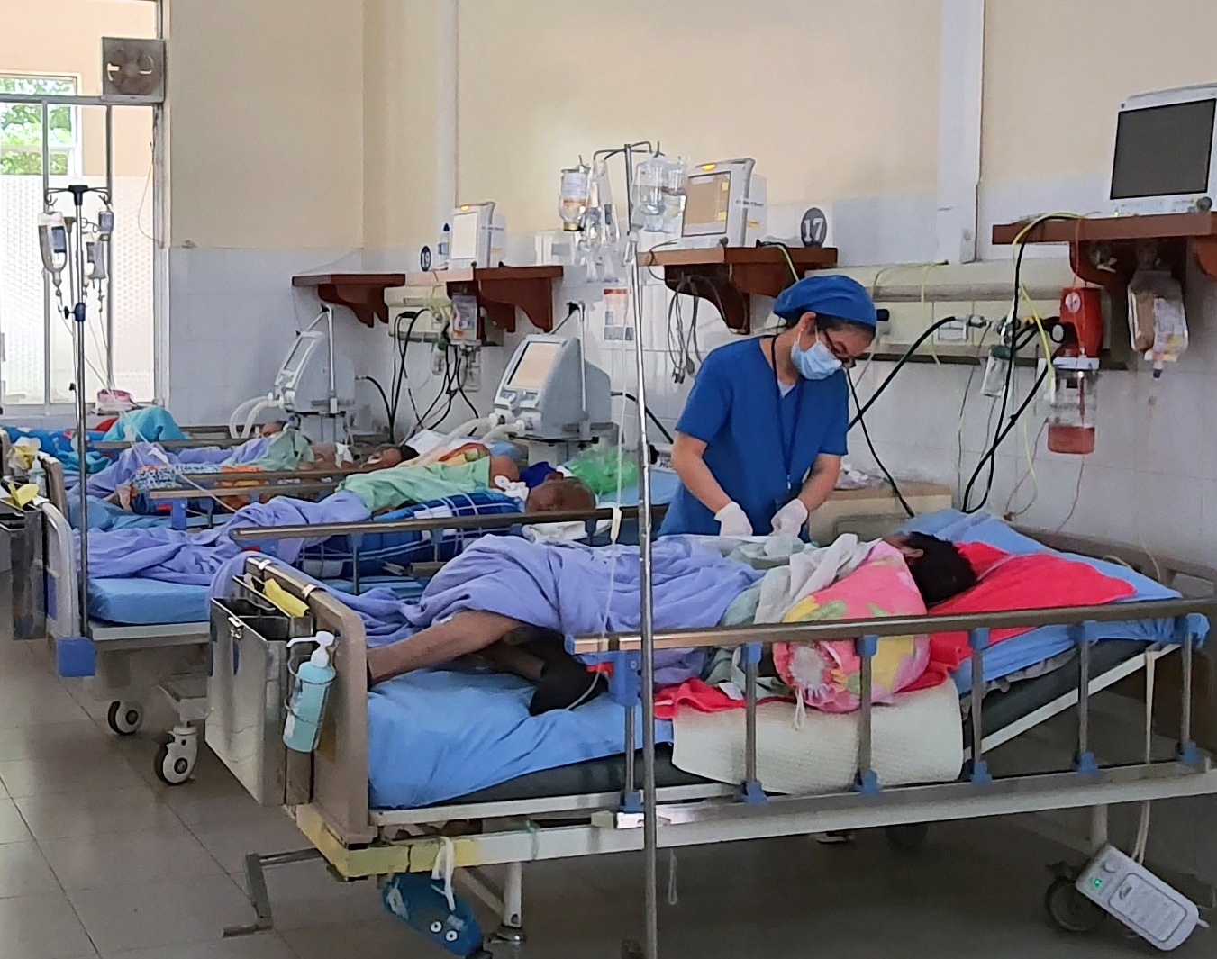 Điều dưỡng chăm sóc bệnh nhân tại Khoa Hồi sức tích cực Chống độc BVĐK Lâm Đồng