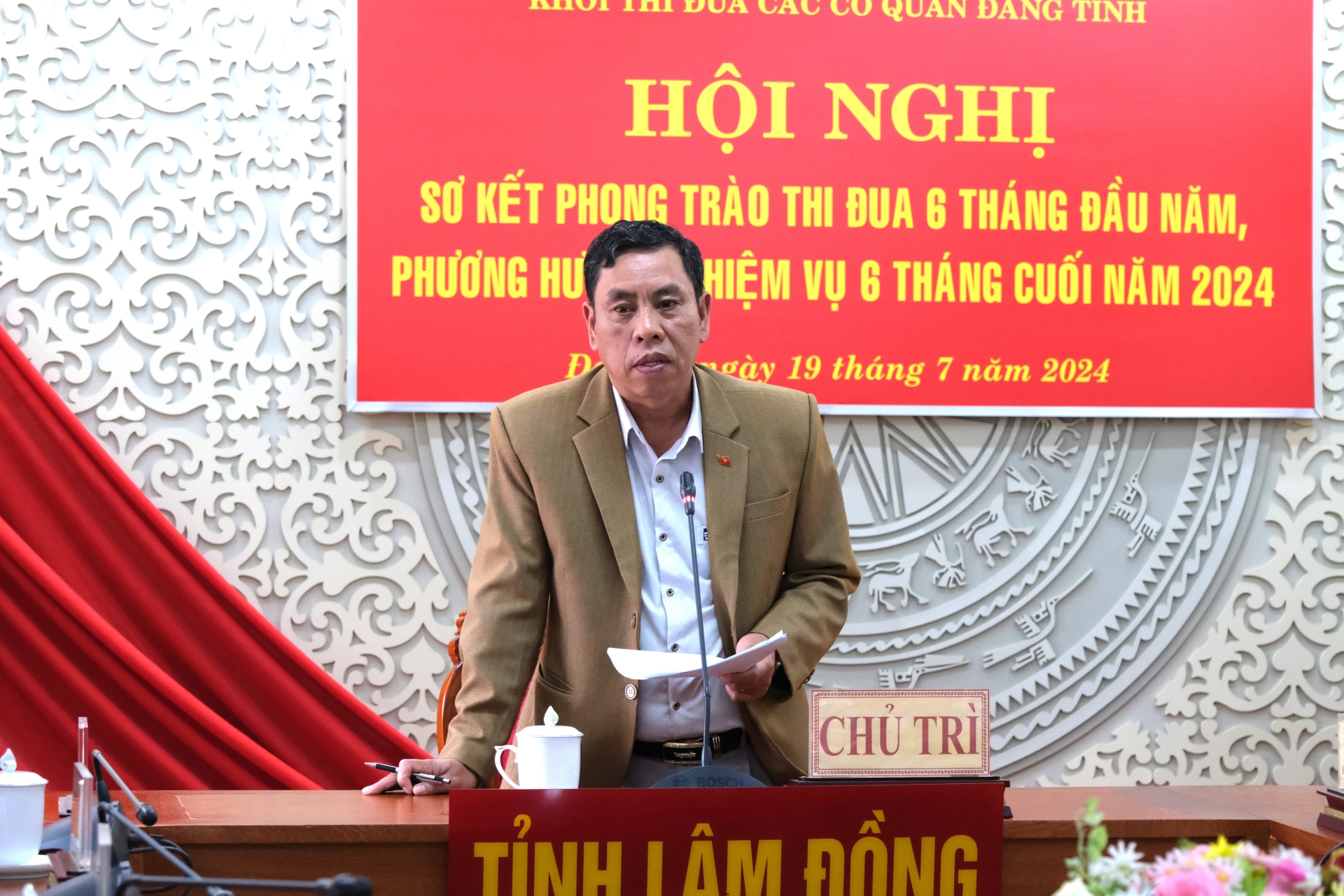 đồng chí Lương Hồng Khoa - Phó trưởng Ban Nội chính Tỉnh uỷ chủ trì Hội nghị