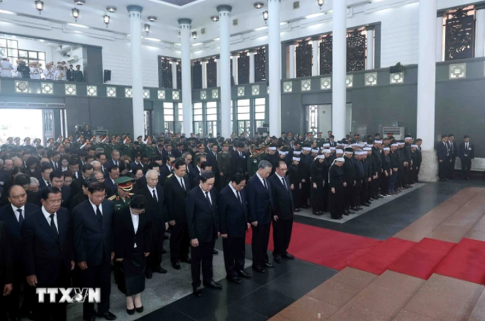 Các đại biểu mặc niệm tưởng nhớ Tổng Bí thư Nguyễn Phú Trọng