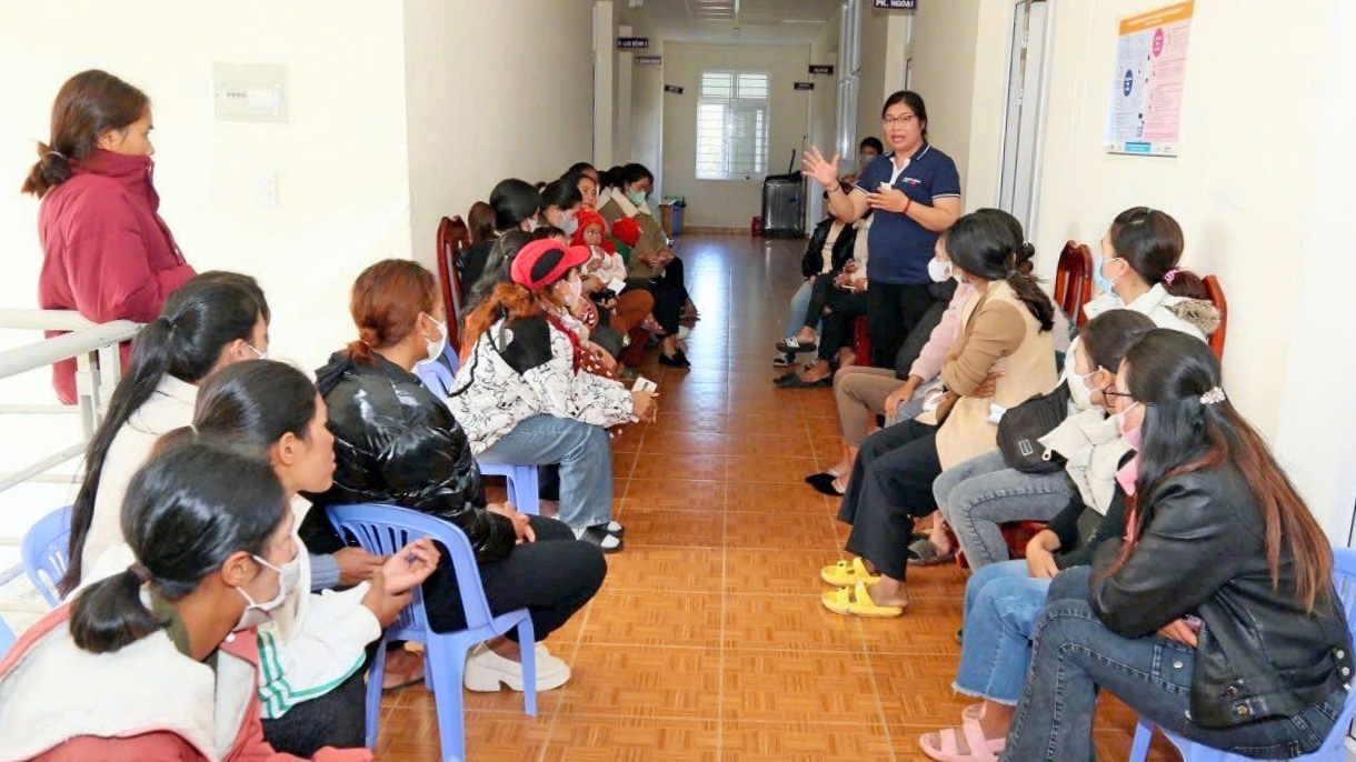 Nhiều phụ nữ DTTS trong tỉnh được thụ hưởng từ Dự án “Phản ứng nhanh với đại dịch COVID-19 trong việc cung cấp dịch vụ sức khỏe sinh sản và cơ chế cung ứng mới - RESPOND’’ tại tỉnh Lâm Đồng