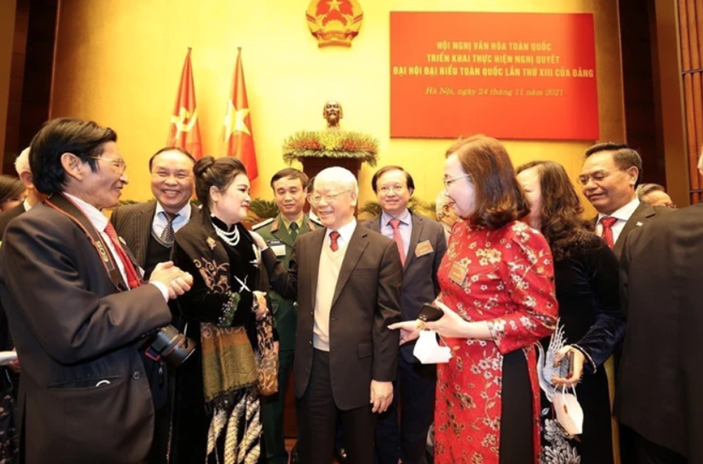 Tổng Bí thư Nguyễn Phú Trọng với đại biểu dự Hội nghị Văn hóa toàn quốc triển khai thực hiện Nghị quyết Đại hội Đại biểu toàn quốc lần thứ XIII của Đảng (24/11/2021)