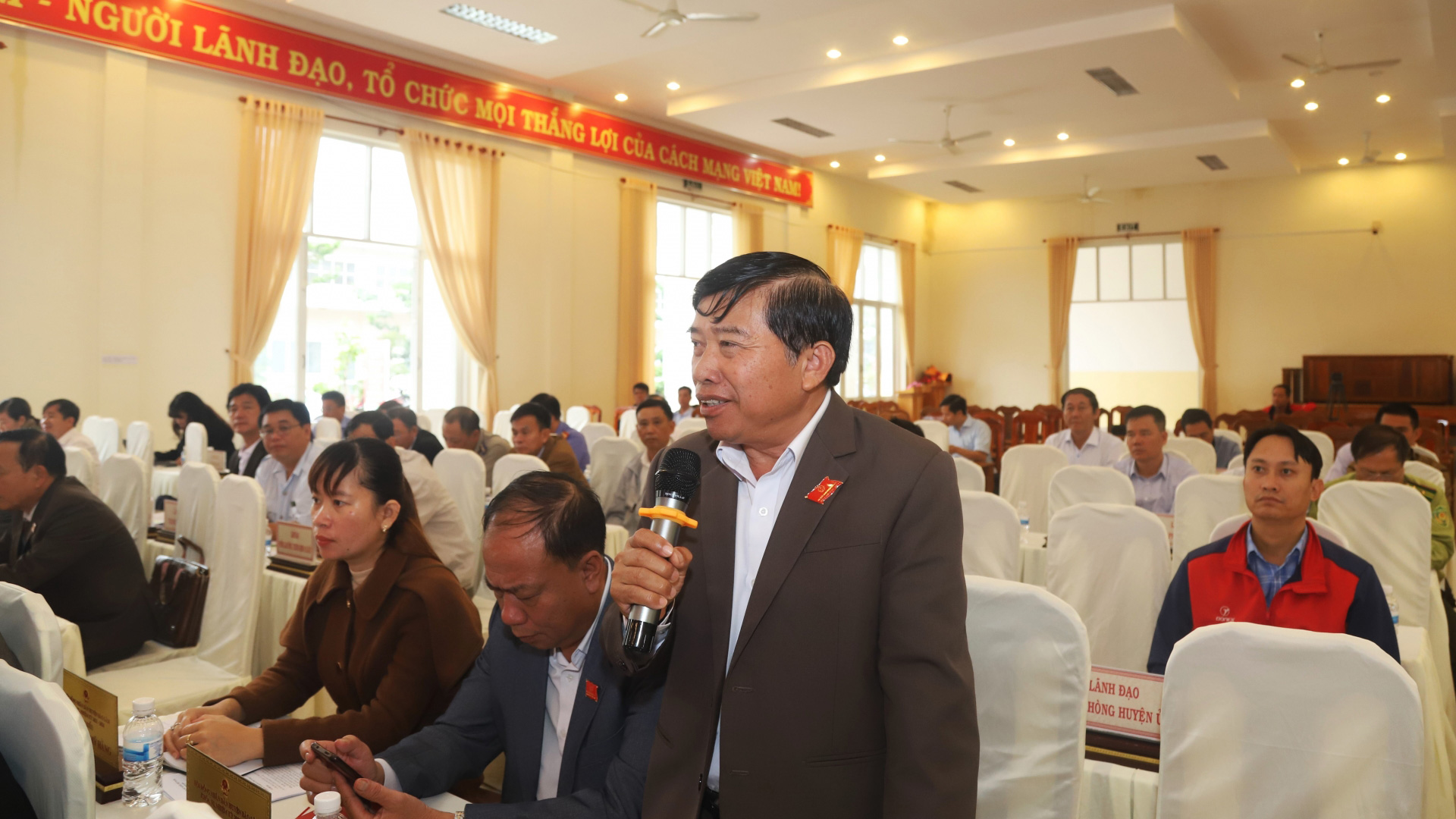 Đại biểu HĐND huyện Bảo Lâm chất vấn nhiều vấn đề cử tri quan tâm