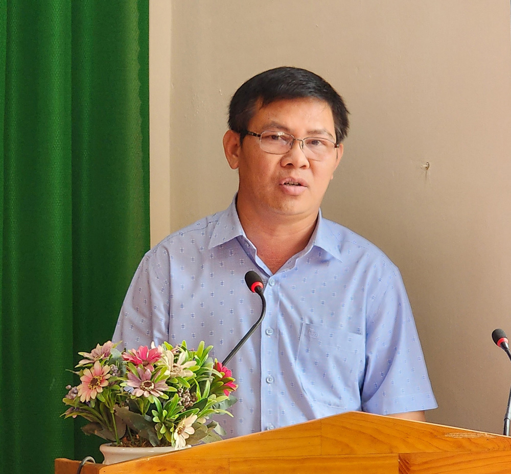 Phó Chủ tịch UBND huyện Di Linh Nguyễn Thế Học trả lời kiến nghị của cử tri xã Gia Bắc