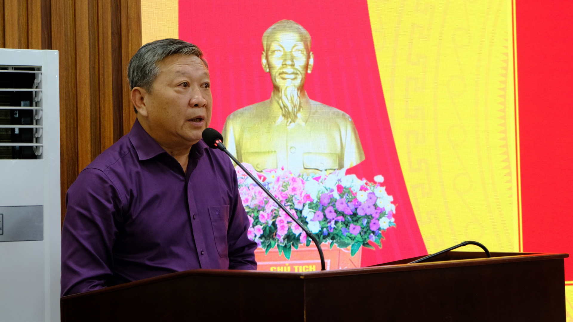 Đồng chí Trần Hữu Thọ - Phó Chủ tịch Hội Luật gia tỉnh Lâm Đồng phát biểu tại hội nghị