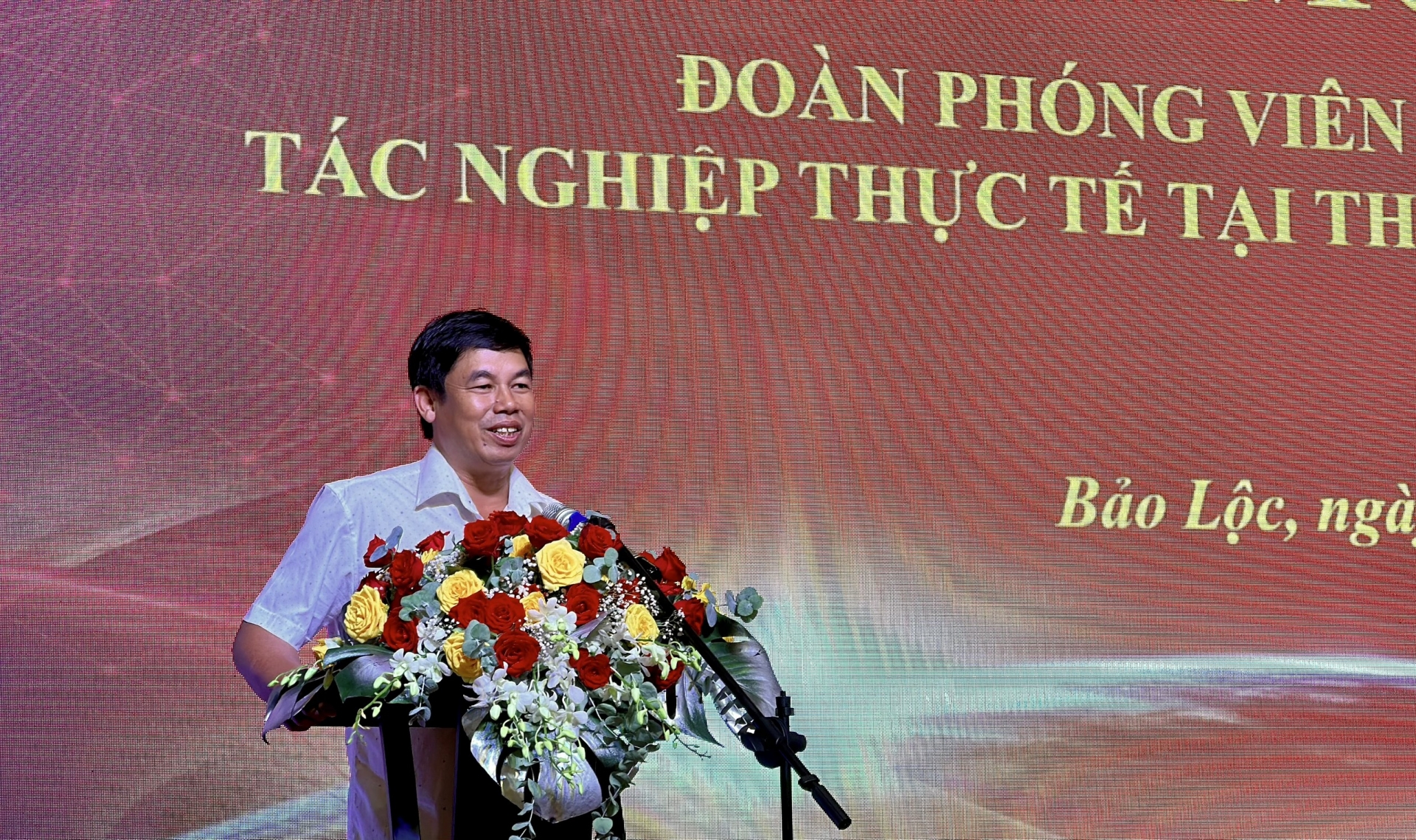 Hơn 20 phóng viên tham gia chương trình tác nghiệp tại Bảo Lộc