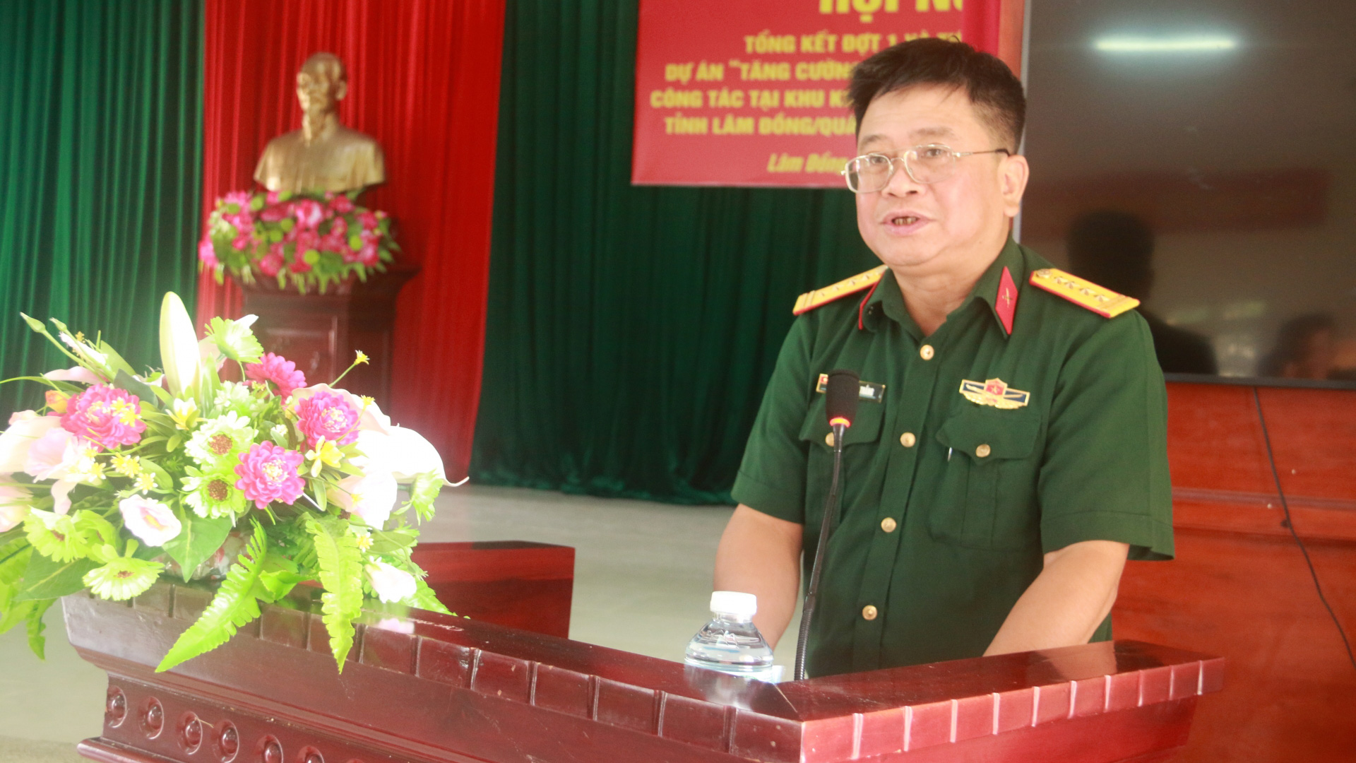 Đại tá Hoàng Việt Thắng - đại diện Cục Kinh tế, Bộ Quốc phòng phát biểu chỉ đạo Hội nghị