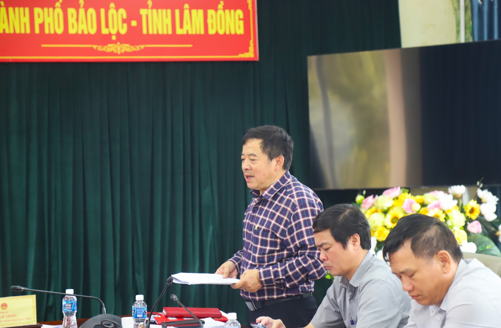 Chủ tịch UBND TP Bảo Lộc Nguyễn Văn Phương phát biểu tại buổi làm việc