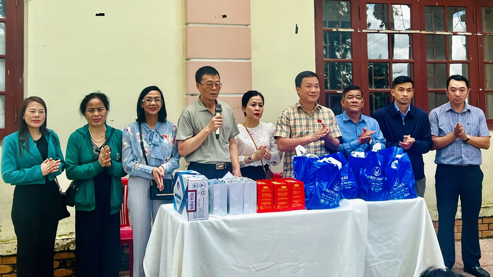 Đoàn đến thăm, tặng qùa cho Hội Người mù tỉnh Lâm Đồng
