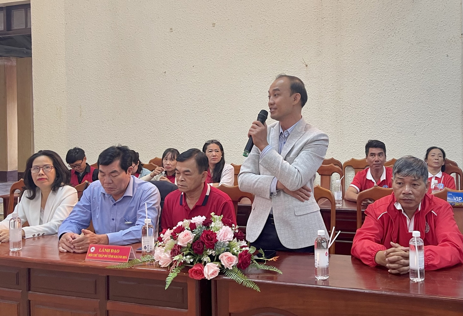 Bác sỹ Nguyễn Thành Lực –Phó Giám đốc Bệnh viện II Lâm Đồng cho biết về công tác tiếp nhận điều phối máu cho 6 huyện phía Nam tỉnh Lâm Đồng