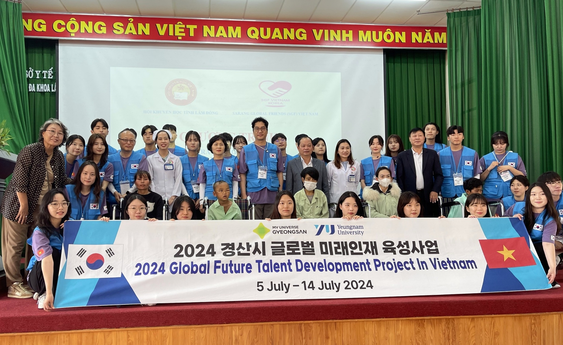 Tổ chức trao xe lăn do TNV Hàn Quốc tài trợ  tại BV Đa khoa tỉnh,
 năm 2024
