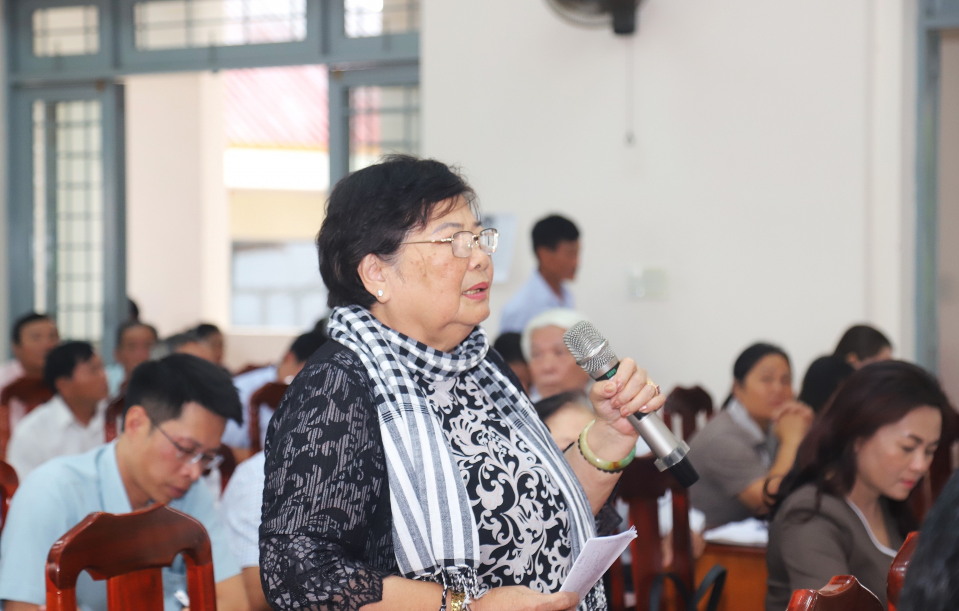 Bà Lưu Thị Thanh An - Nguyên Bí thư Thị ủy Bảo Lộc kiến nghị nhiều vấn đề quan trọng tới Đoàn ĐBQH