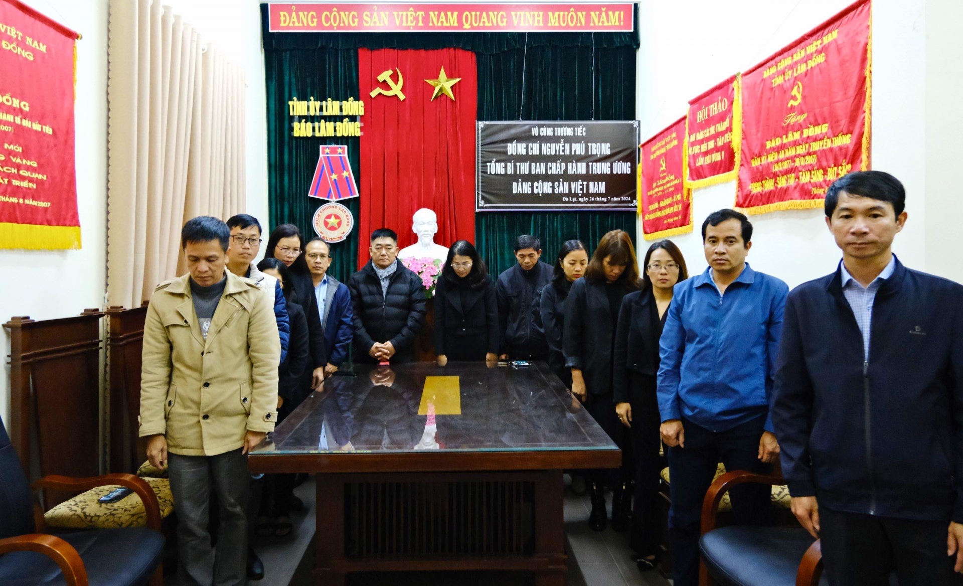 Cán bộ, phóng viên, người lao động Báo Lâm Đồng thành kính trong Lễ truy điệu đồng chí Tổng Bí thư Nguyễn Phú Trọng
