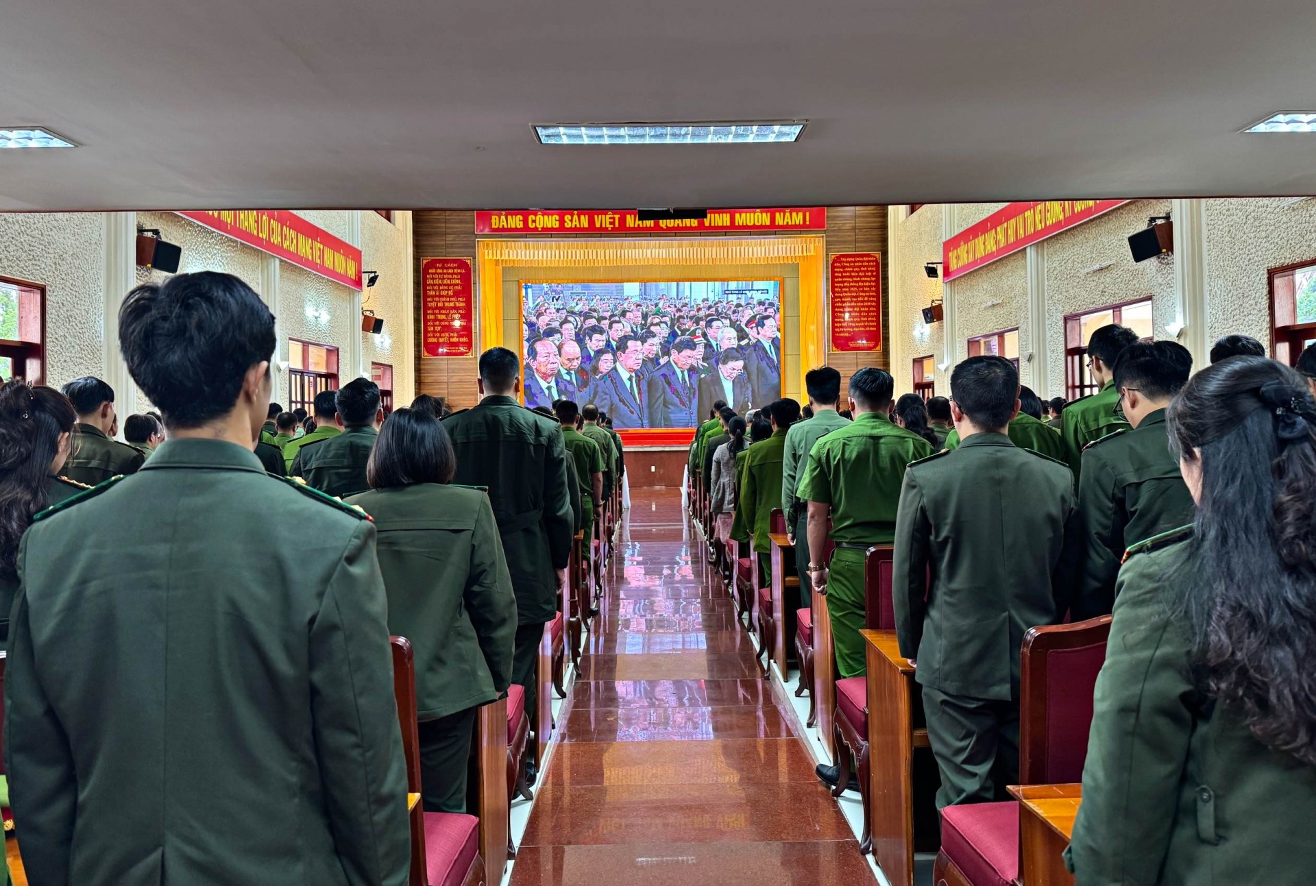 Lãnh đạo, cán bộ, chiến sĩ Công an tỉnh Lâm Đồng dự Lễ truy điệu đồng chí Tổng Bí thư Nguyễn Phú Trọng