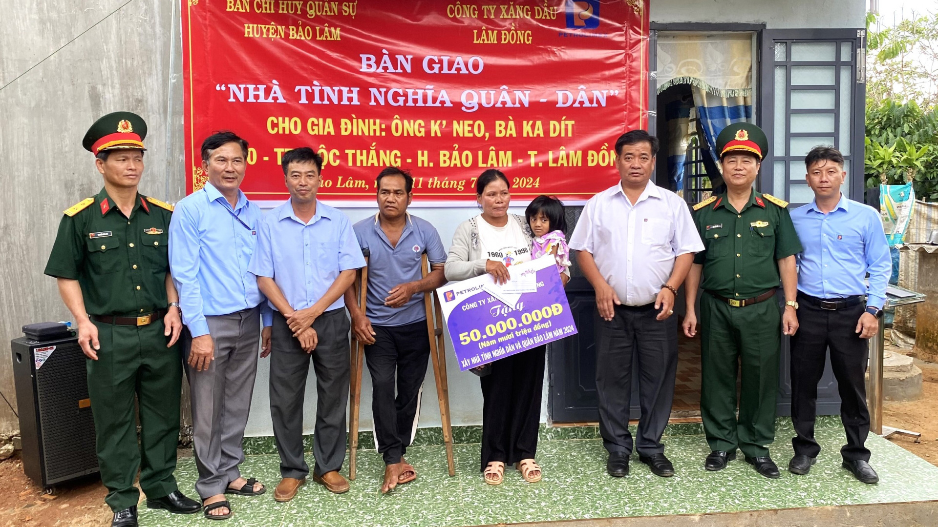 Bảo Lâm: Bàn giao nhà tình nghĩa quân - dân cho hộ nghèo đồng bào DTTS