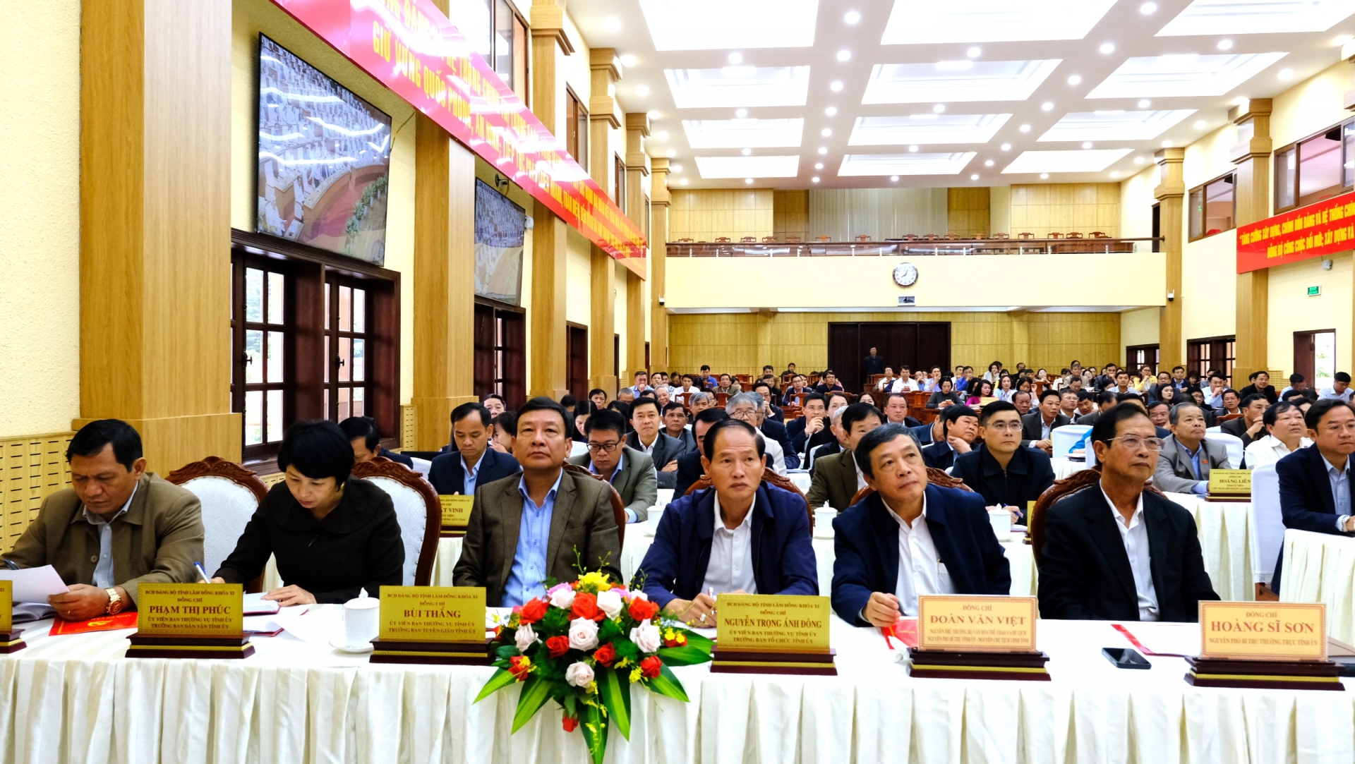 Các đồng chí tham dự Hội nghị tại điểm cầu Hội trường Tỉnh ủy