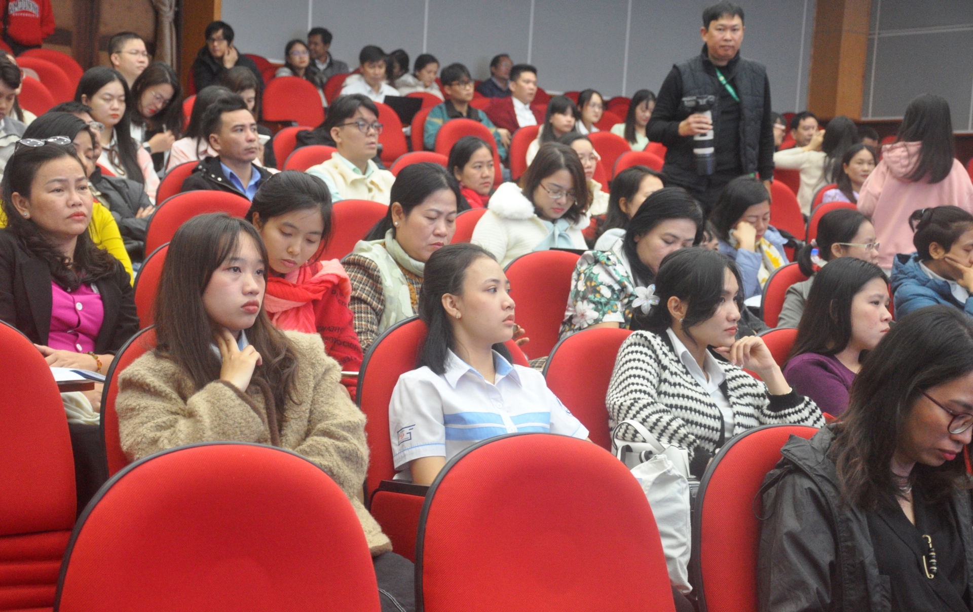 Nghiên cứu về dạy và học, quản lý giáo dục ở Việt Nam trong bối cảnh chuyển đổi số: Chủ đề và phương pháp