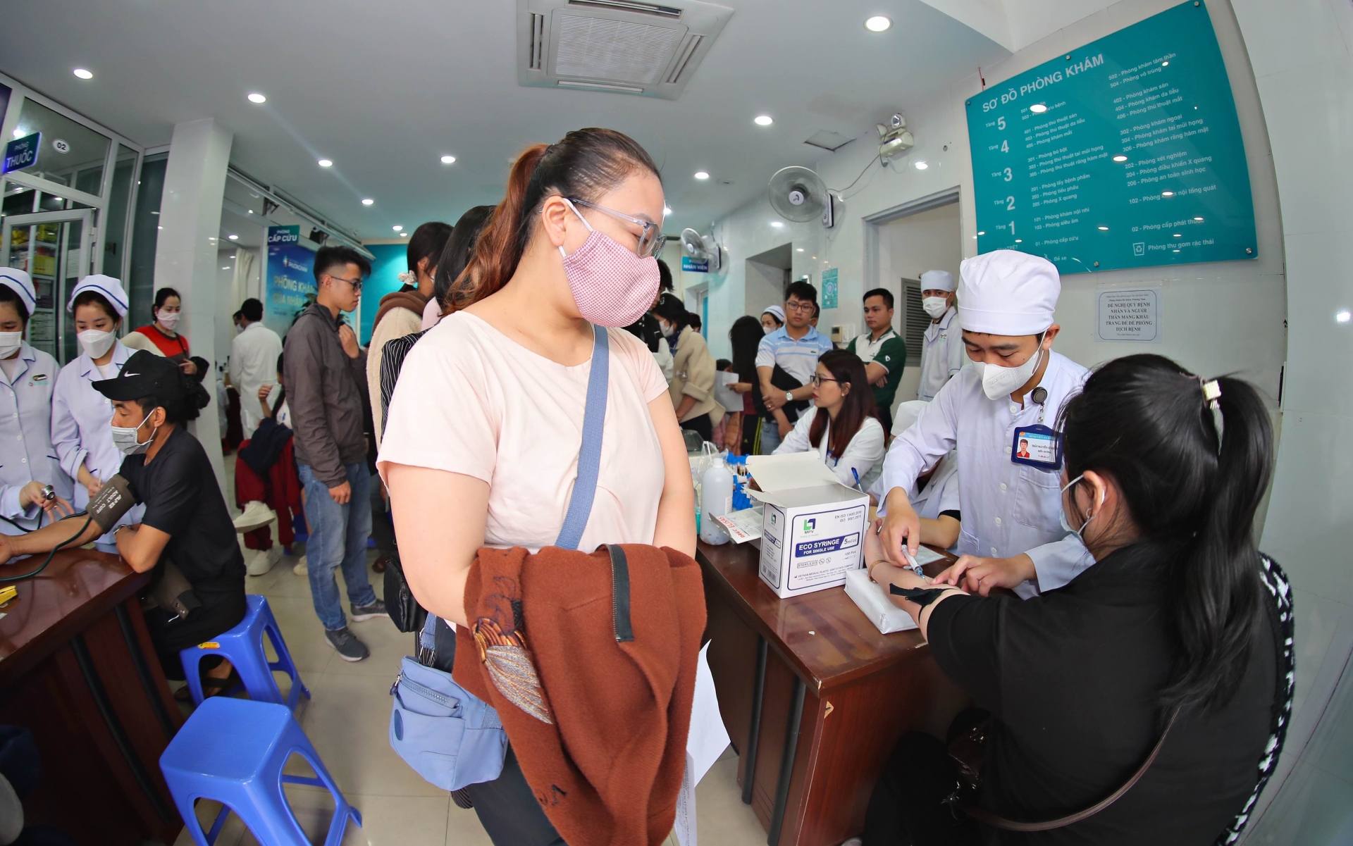 Xét nghiệm, khám sàng lọc, các trường hợp tình nguyện đủ điều kiện hiến máu sáng nay