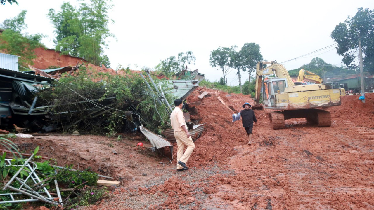 Hiện trường vụ sạt lở đất làm 1 người tử vong, một người bị thương nặng tại xã Đạ KNàng, huyện Đam Rông