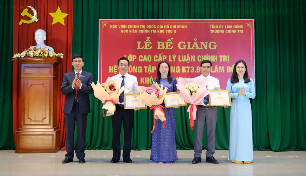 Bế giảng Lớp Cao cấp lý luận chính trị K73 Lâm Đồng