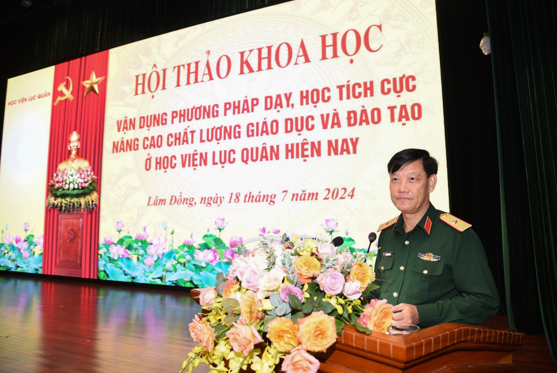 Thiếu tướng Đỗ Minh Xương, Giám đốc Học viện Lục quân phát biểu tại hội thảo 