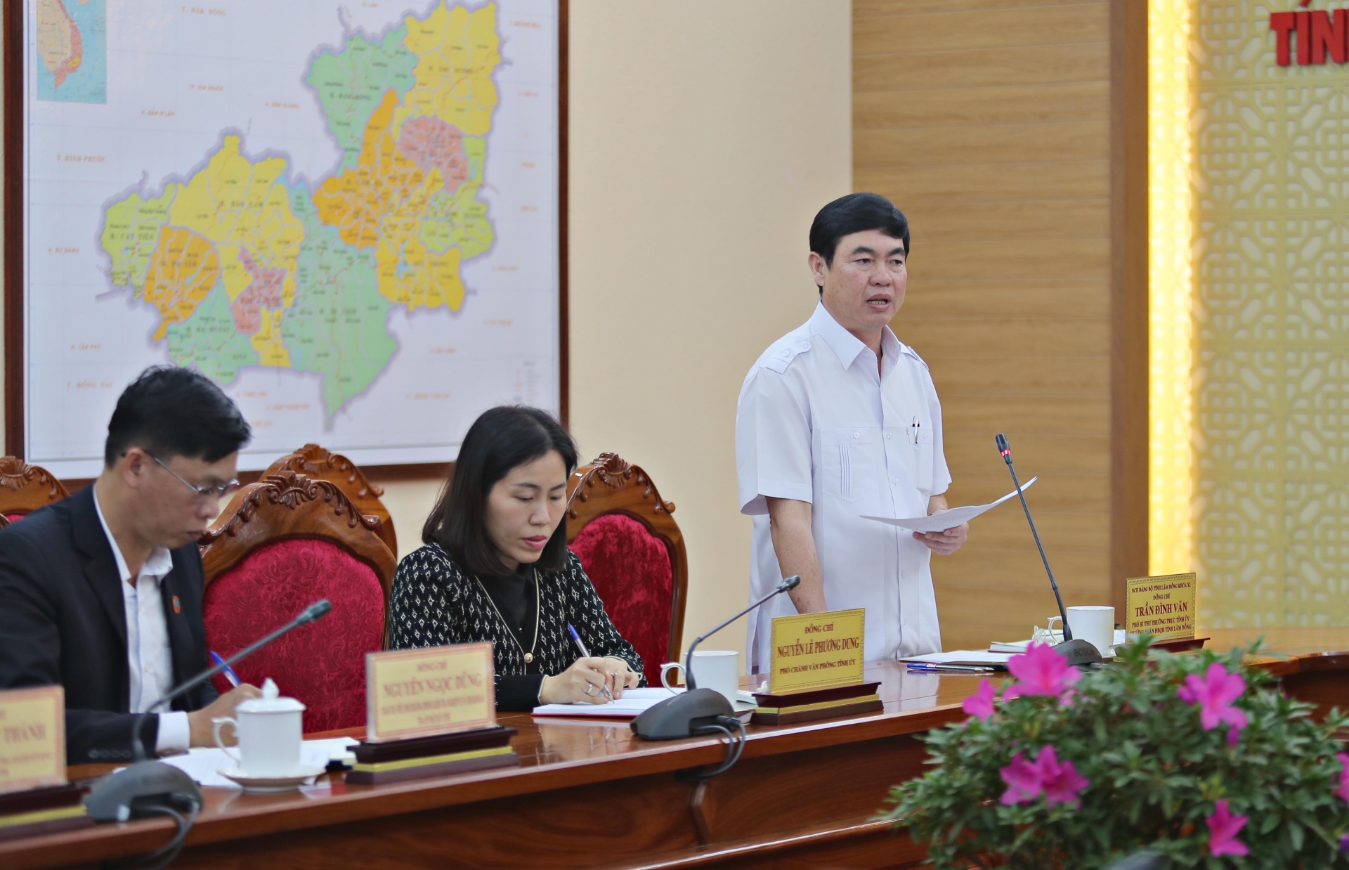 Đồng chí Trần Đình Văn, Phó bí thư Thường trực Tỉnh ủy quán triệt một số nội dung về cách thức làm việc của Tổ rà soát