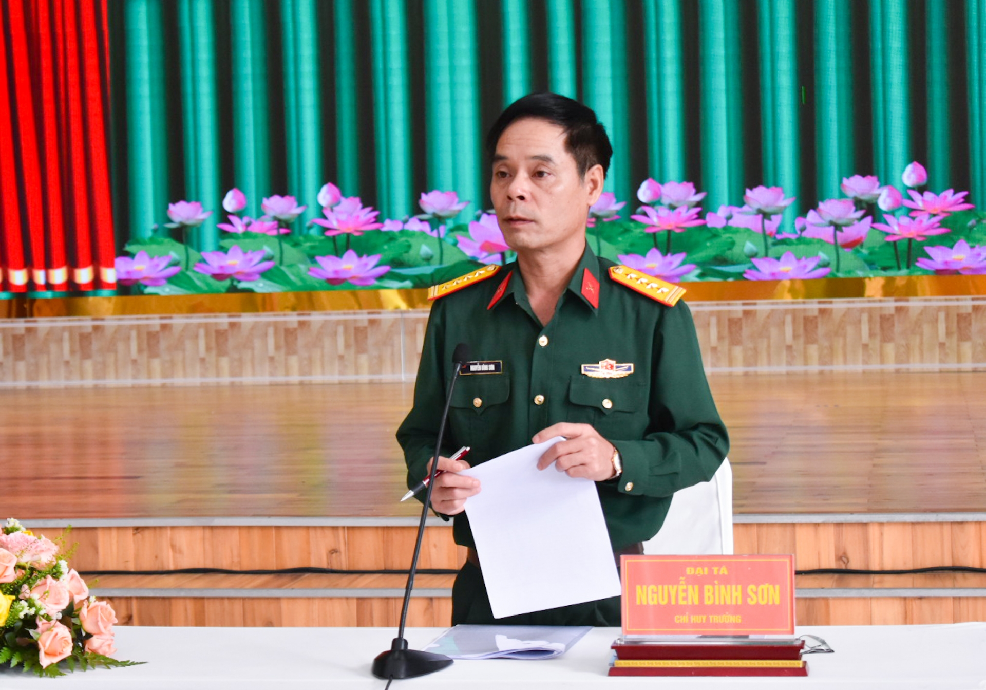 Đại tá Nguyễn Bình Sơn - Chỉ huy trưởng Bộ CHQS tỉnh phát biểu tại hội nghị 