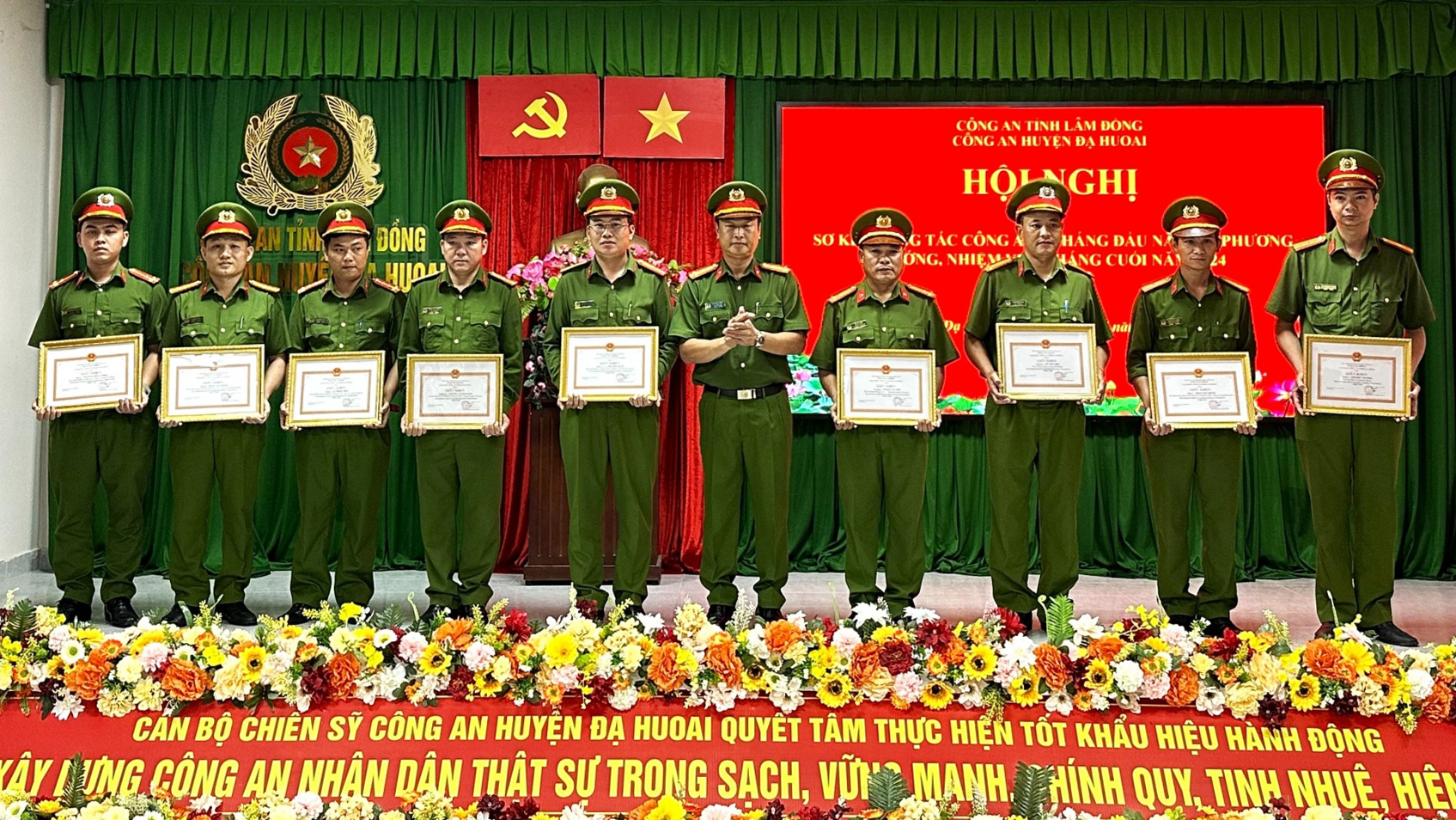 Phá thành công chuyên án ma túy, nhiều tập thể, cá nhân Công an huyện Đạ Huoai được khen thưởng