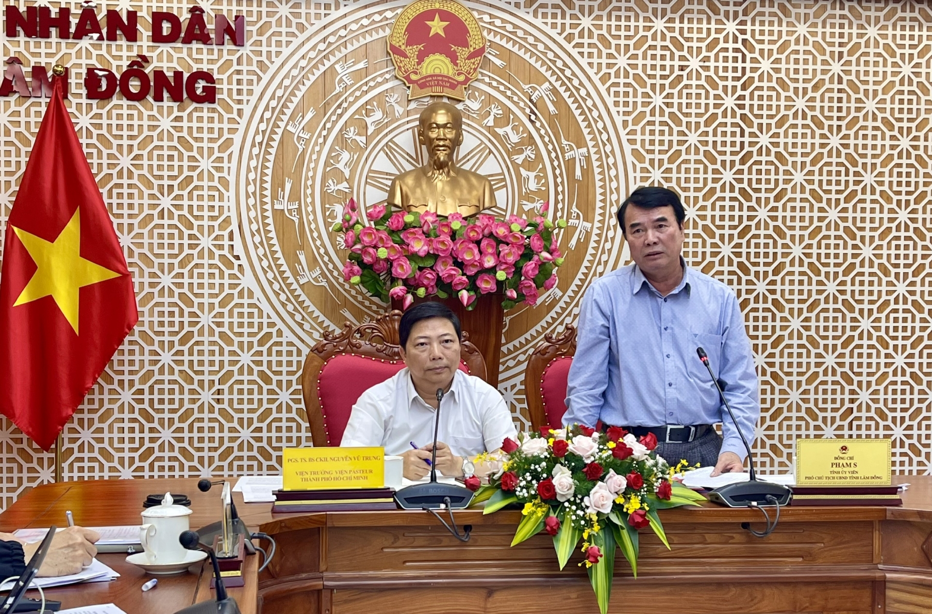 Ông Phạm S - Phó Chủ tịch UBND tỉnh Lâm Đồng thay mặt lãnh đạo tỉnh Lâm Đồng tiếp thu các ý kiến của đoàn công tác
