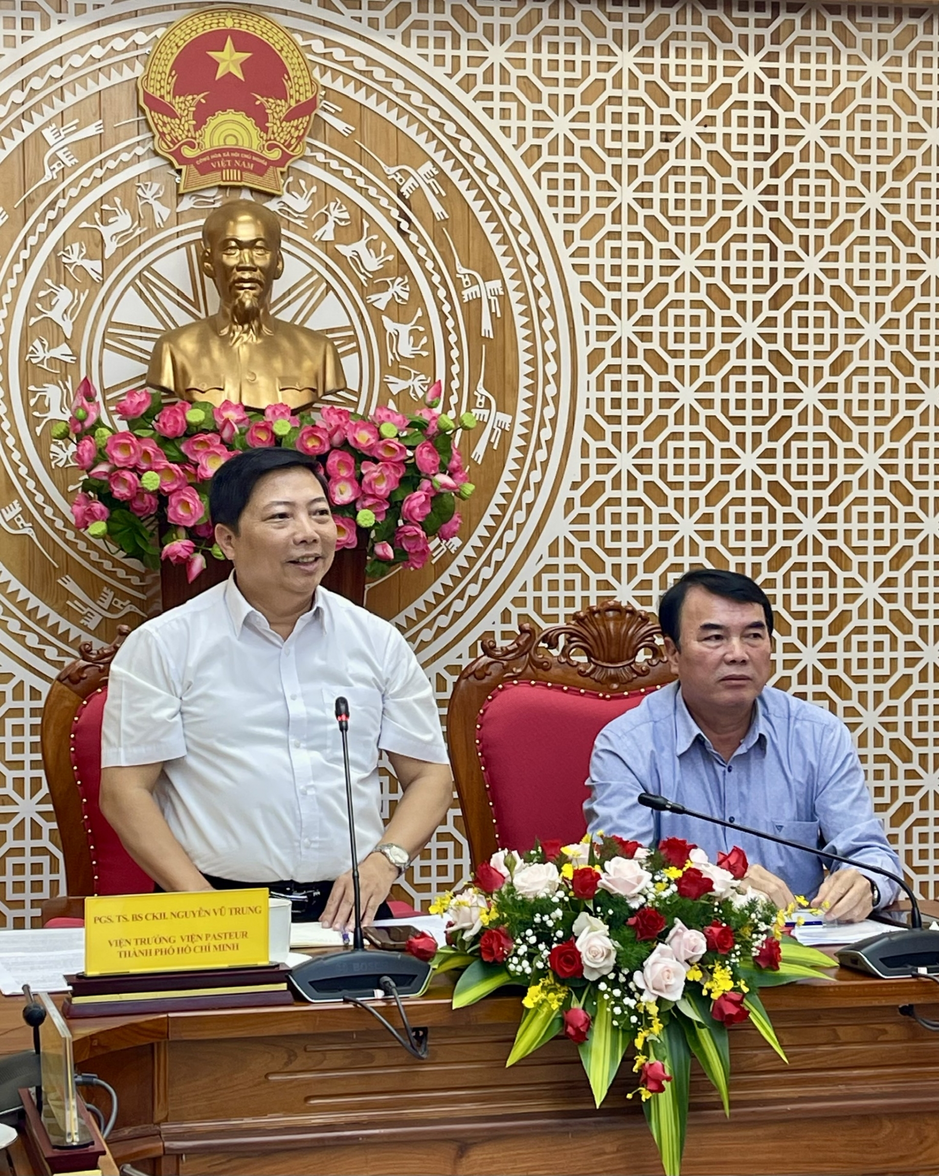 PGS-TS-BSCKII Nguyễn Vũ Trung -Viện trưởng Viện Pasteur Thành phố Hồ Chí Minh phát biểu tại buổi làm việc