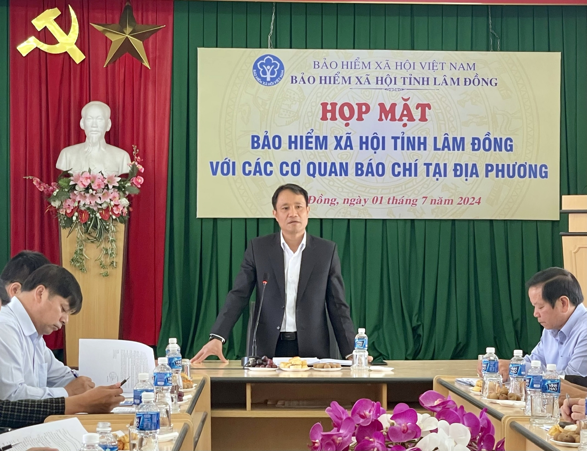 Ông Nguyễn Văn Sơn –Phó Giám đốc BHXH Lâm Đồng phát biểu tại buổi họp mặt