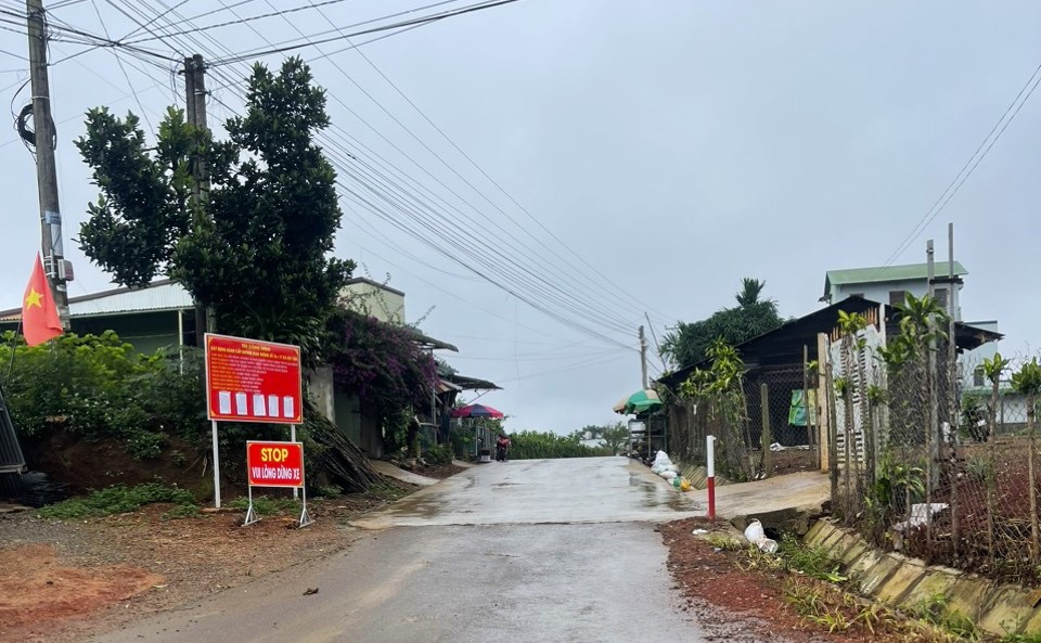Cùng với đường số 17 thì rào chắn tại đường số 16 cũng được UBND xã Lộc Tân dỡ bỏ